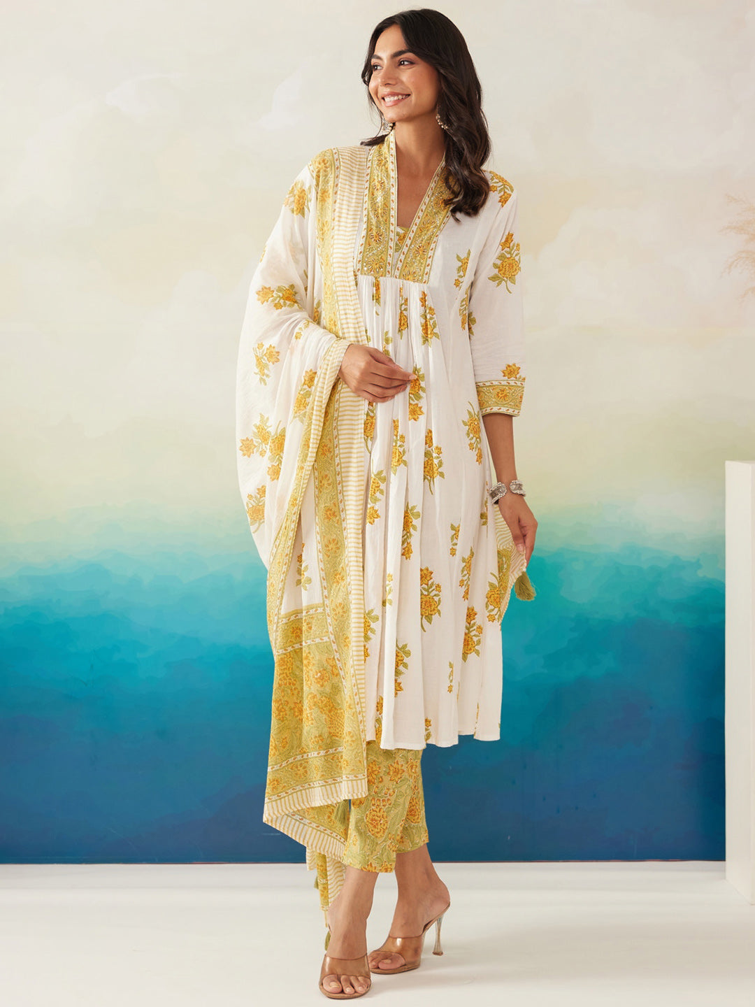 Holi, Id-ul-Fitr  ,Gudi Padwa  ,Maha Shivaratri ,Dresses for holi ,Pakistani suits ,Holi outfit ,Kurta sets with dupatta ,Anarkali suits ,Printed maxi dresses, Indo-western dresses ,Cotton Dress ,Floral Dress, Ethnic Wear, Ethnic Dresses, Red suits, Suits, Kurtas, Myntra Finds, New Designs, New Arrivals, Trending Dress, Ethnic Look, Bridal look, aacho, Love season, Libas, Aurelia, indya, Shalwar kameez, Salwar, Sword, Sherwani, Teal, Crop top, Anarkali, Floral design,