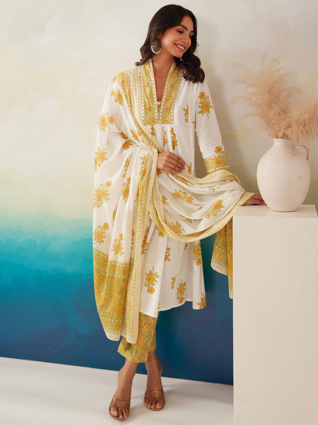 Holi, Id-ul-Fitr  ,Gudi Padwa  ,Maha Shivaratri ,Dresses for holi ,Pakistani suits ,Holi outfit ,Kurta sets with dupatta ,Anarkali suits ,Printed maxi dresses, Indo-western dresses ,Cotton Dress ,Floral Dress, Ethnic Wear, Ethnic Dresses, Red suits, Suits, Kurtas, Myntra Finds, New Designs, New Arrivals, Trending Dress, Ethnic Look, Bridal look, aacho, Love season, Libas, Aurelia, indya, Shalwar kameez, Salwar, Sword, Sherwani, Teal, Crop top, Anarkali, Floral design,