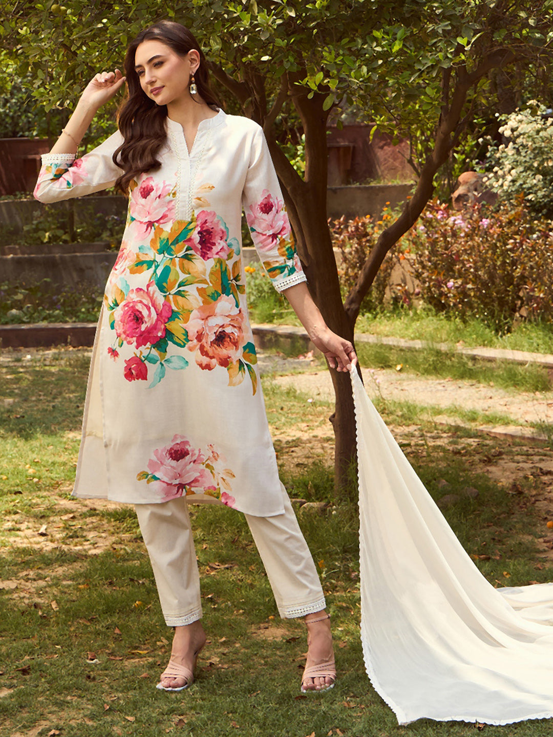 Holi, Id-ul-Fitr  ,Gudi Padwa  ,Maha Shivaratri ,Dresses for holi ,Pakistani suits ,Holi outfit ,Kurta sets with dupatta ,Anarkali suits ,Printed maxi dresses, Indo-western dresses ,Cotton Dress ,Floral Dress, Ethnic Wear, Ethnic Dresses, Red suits, Suits, Kurtas, Myntra Finds, New Designs, New Arrivals, Trending Dress, Ethnic Look, Bridal look, aacho, Love season, Libas, Aurelia, indya, Shalwar kameez, Salwar, Sword, Sherwani, Teal, Crop top, Anarkali, Floral design,