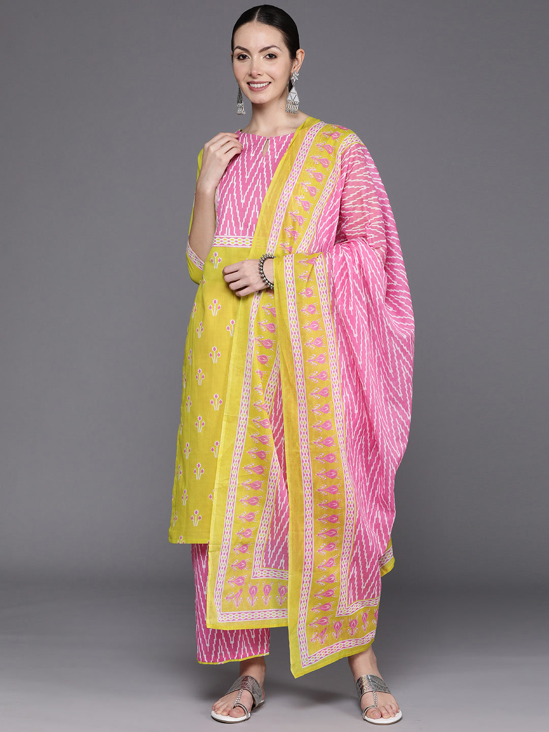 Holi, Id-ul-Fitr  ,Gudi Padwa  ,Maha Shivaratri ,Dresses for holi ,Pakistani suits ,Holi outfit ,Kurta sets with dupatta ,Anarkali suits ,Printed maxi dresses, Indo-western dresses ,Cotton Dress ,Floral Dress, Ethnic Wear, Ethnic Dresses, Red suits, Suits, Kurtas, Myntra Finds, New Designs, New Arrivals, Trending Dress, Ethnic Look, Bridal look, aacho, Love season, Libas, Aurelia, indya, Shalwar kameez, Salwar, Sword, Sherwani, Teal, Crop top, Anarkali, Floral design,