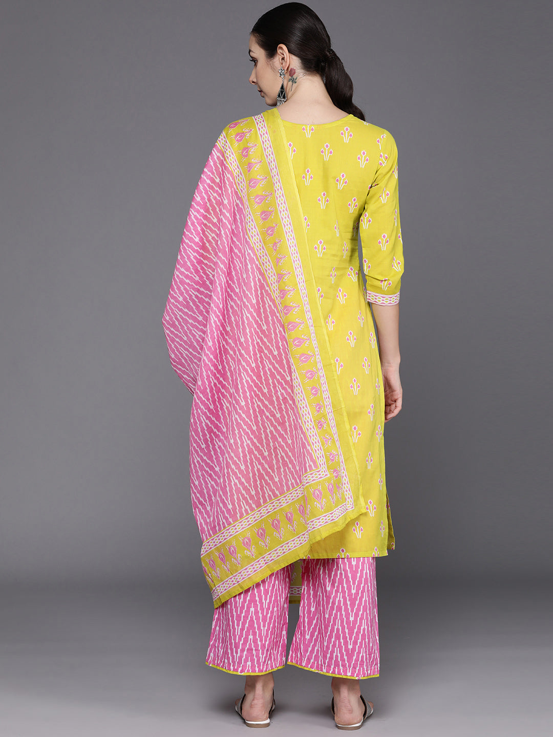 Holi, Id-ul-Fitr  ,Gudi Padwa  ,Maha Shivaratri ,Dresses for holi ,Pakistani suits ,Holi outfit ,Kurta sets with dupatta ,Anarkali suits ,Printed maxi dresses, Indo-western dresses ,Cotton Dress ,Floral Dress, Ethnic Wear, Ethnic Dresses, Red suits, Suits, Kurtas, Myntra Finds, New Designs, New Arrivals, Trending Dress, Ethnic Look, Bridal look, aacho, Love season, Libas, Aurelia, indya, Shalwar kameez, Salwar, Sword, Sherwani, Teal, Crop top, Anarkali, Floral design,